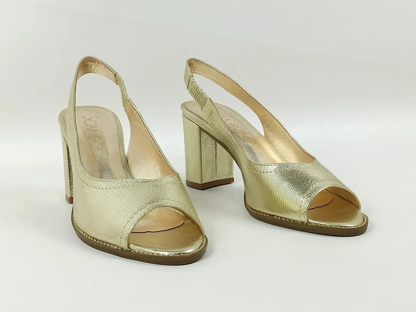 peep-toe-couro-salto-bloco-bico-redondo-aberto-dourado-17500010_3