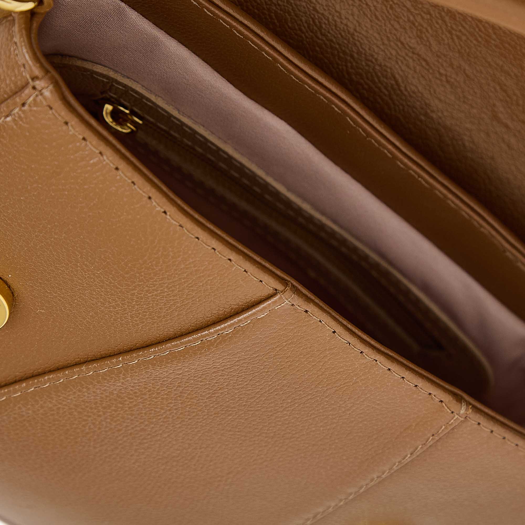 bolsa-satchel-couro-caramelo-b200401_5