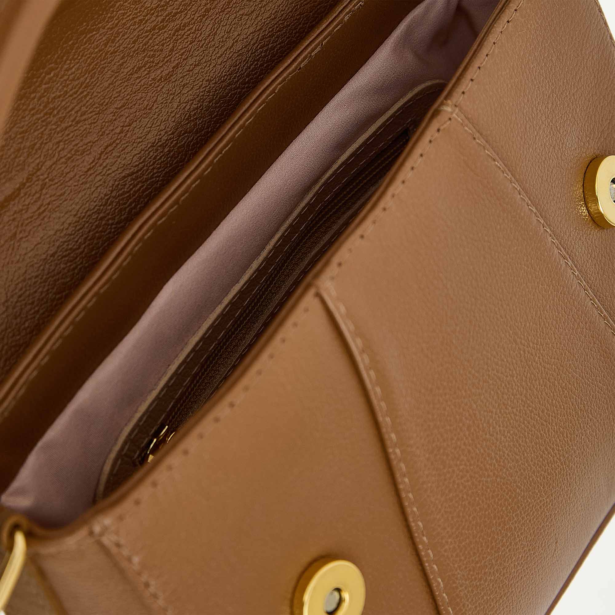 bolsa-satchel-couro-caramelo-b200401_6