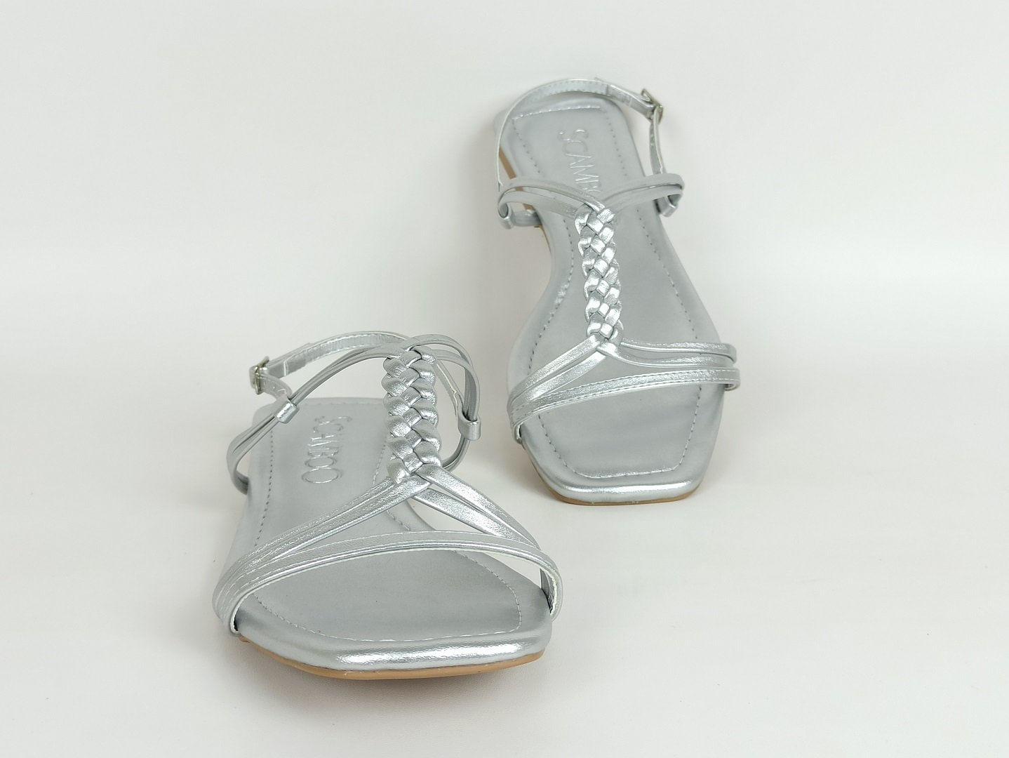 sandalia-rasteira-bico-quadrado-prata-58703803_5