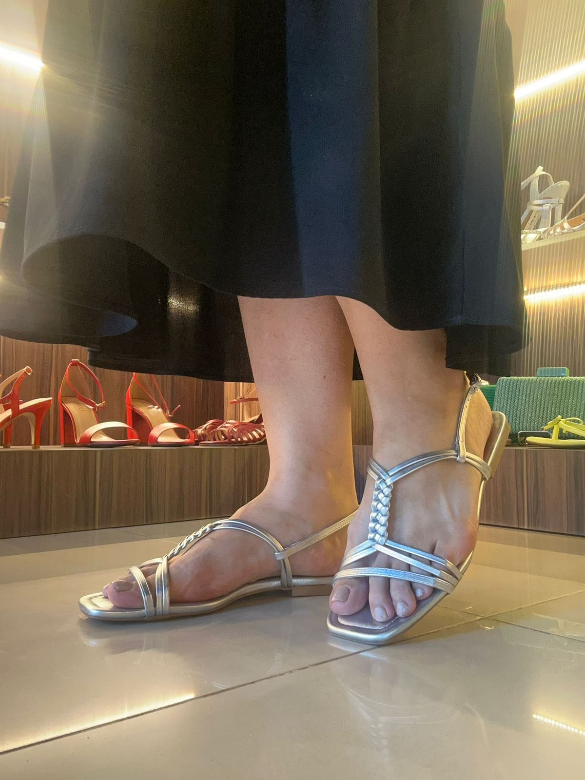 sandalia-rasteira-bico-quadrado-prata-58703803_7