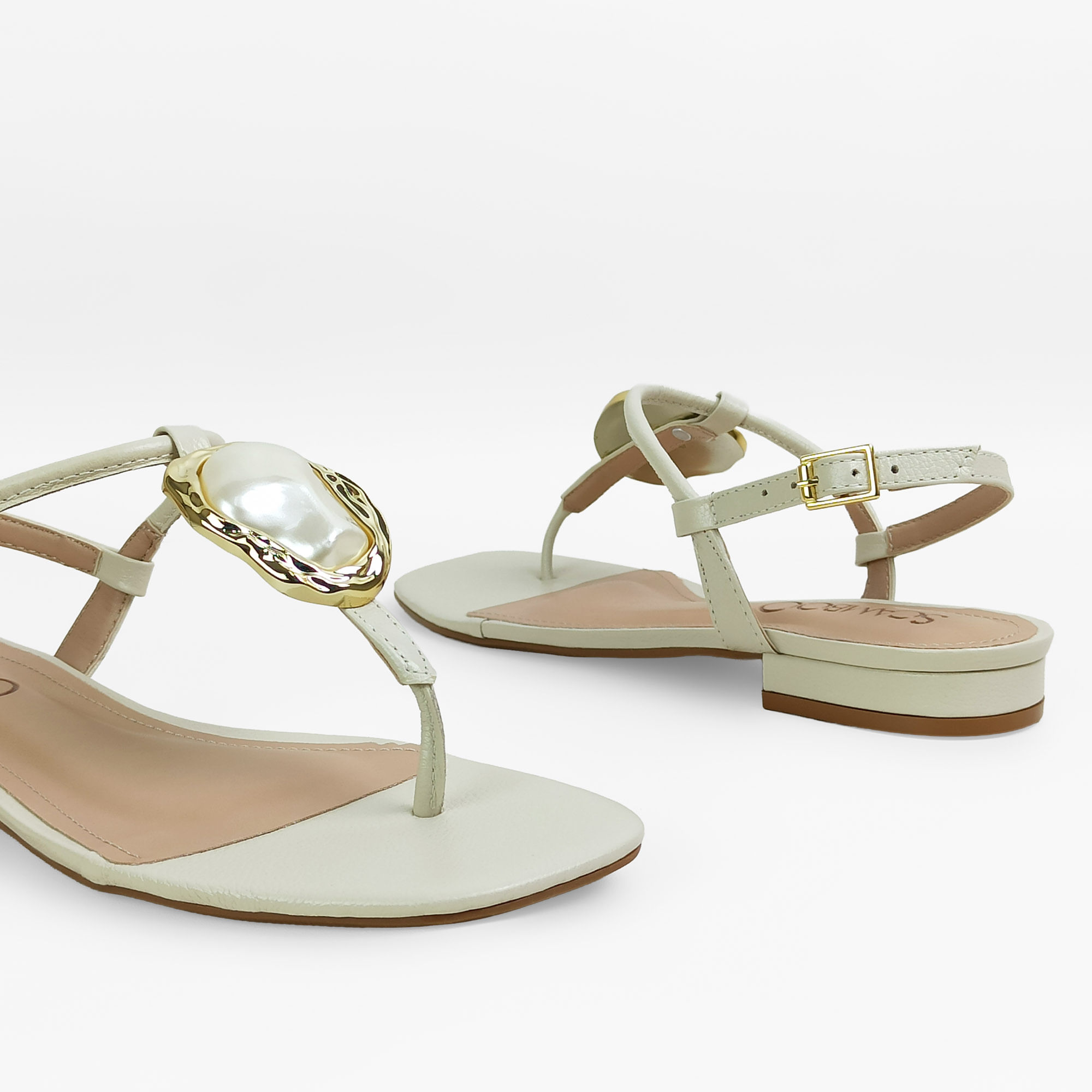 sandalia-resteira-couro-bico-quadrado-off-white-270021_5