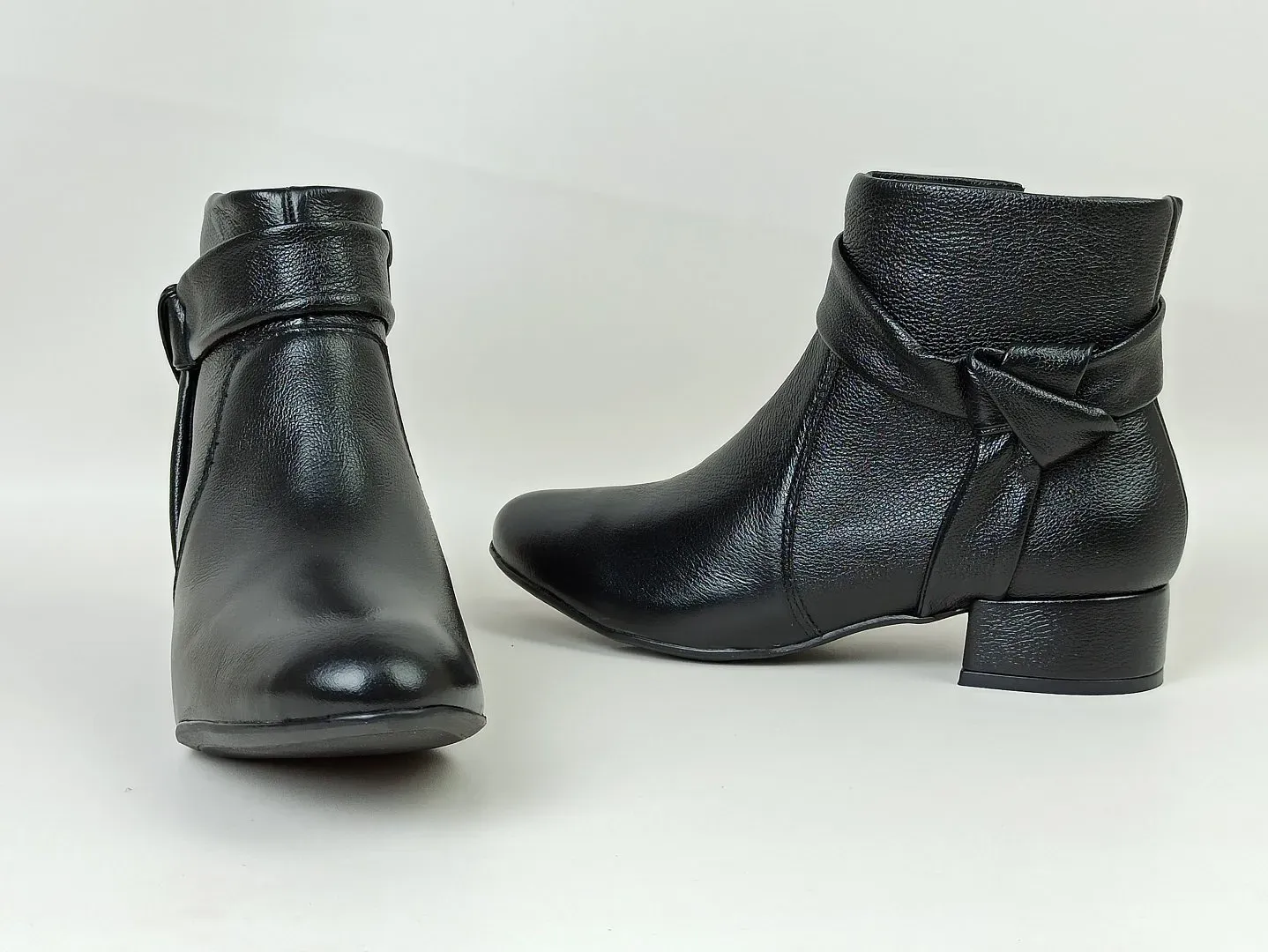 bota-cano-baixo-couro-salto-baixo-bloco-bico-redondo-preta-1200324768_6