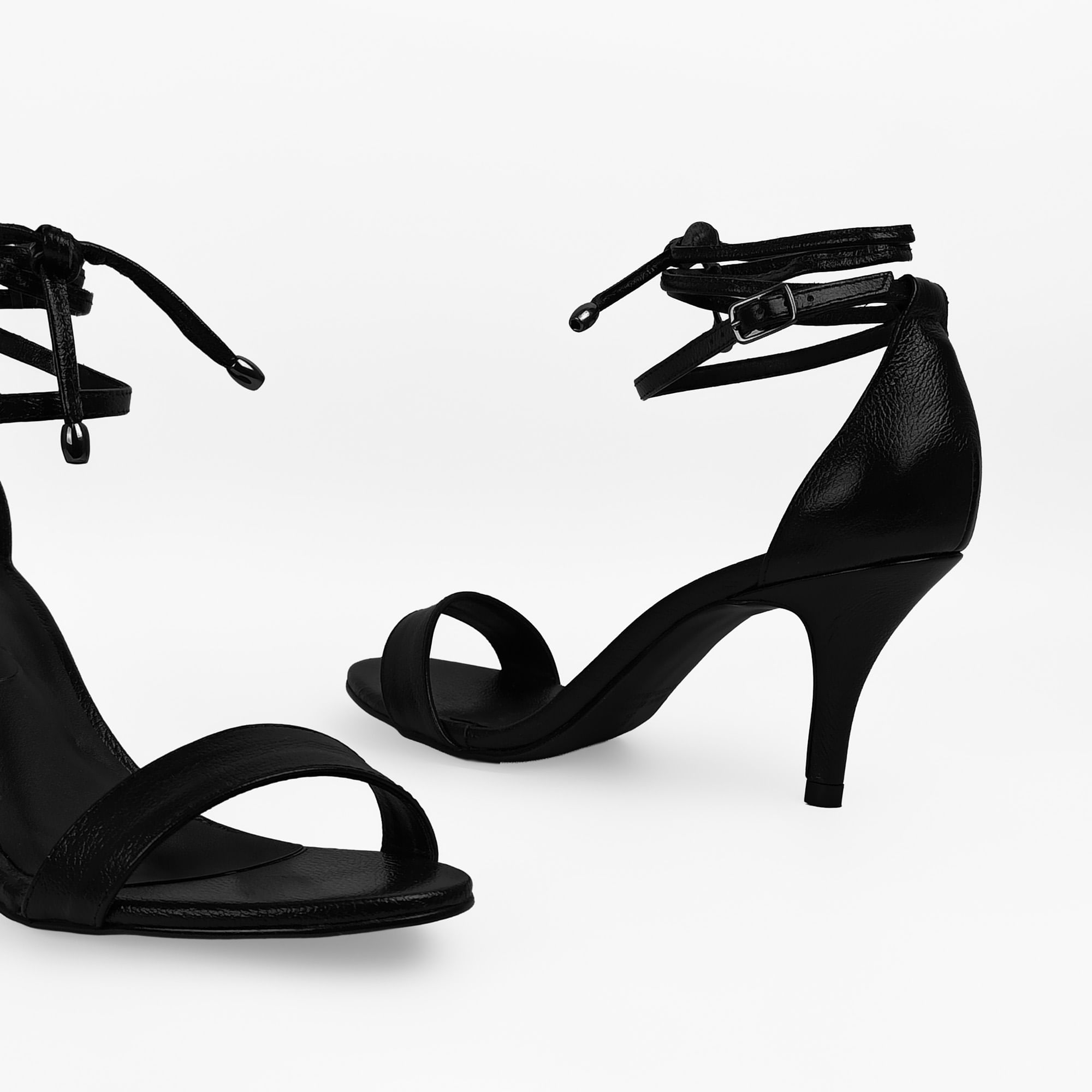 sandalia-couro-salto-medio-fino-bico-amendoado-preta-12002326_6