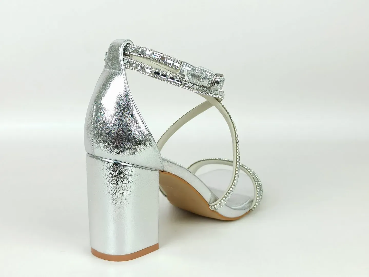 sandalia-metalizada-salto-alto-bloco-bico-quadrado-prata-31111495_3