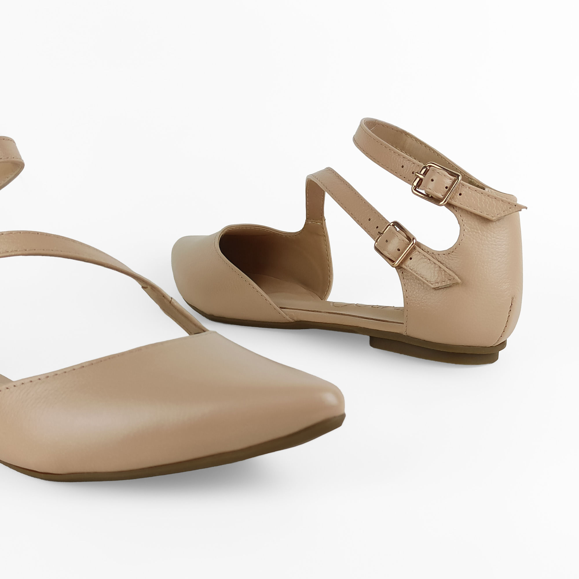 sapatilha-couro-bico-fino-nude-17614005_5