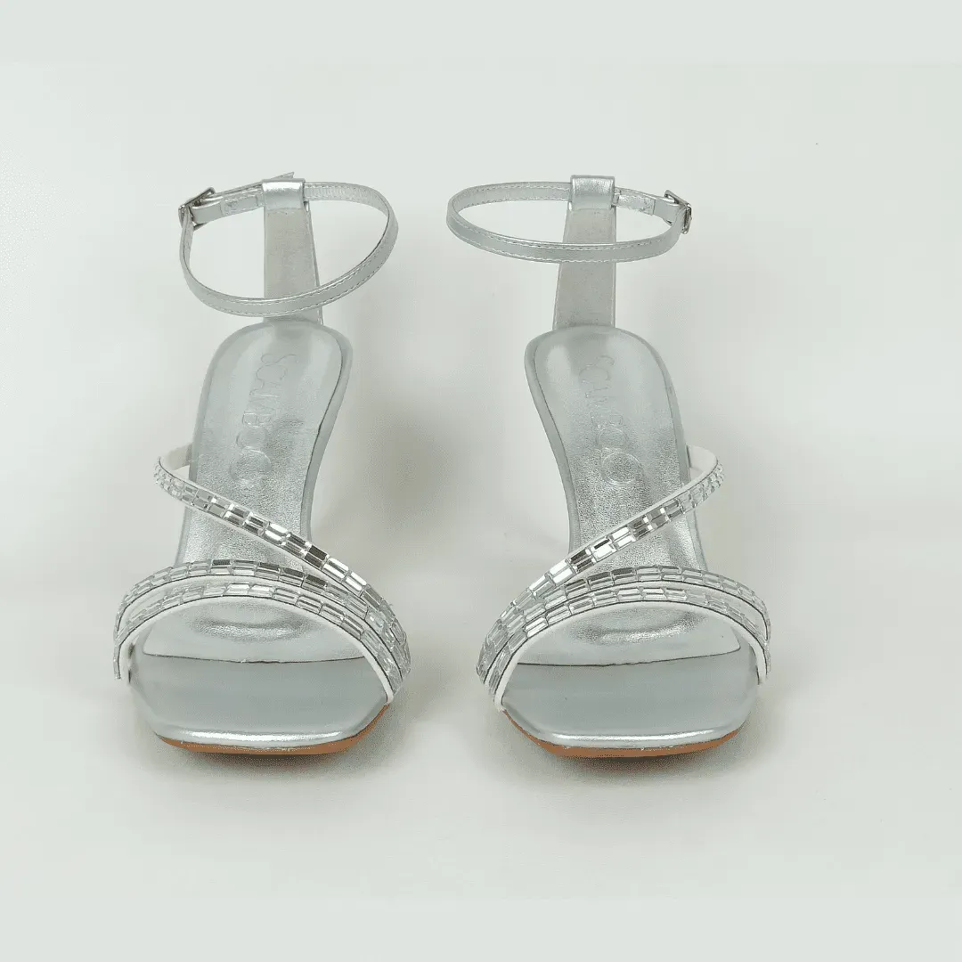 sandalia-metalizada-salto-fino-bico-quadrado-prata-53501906_2