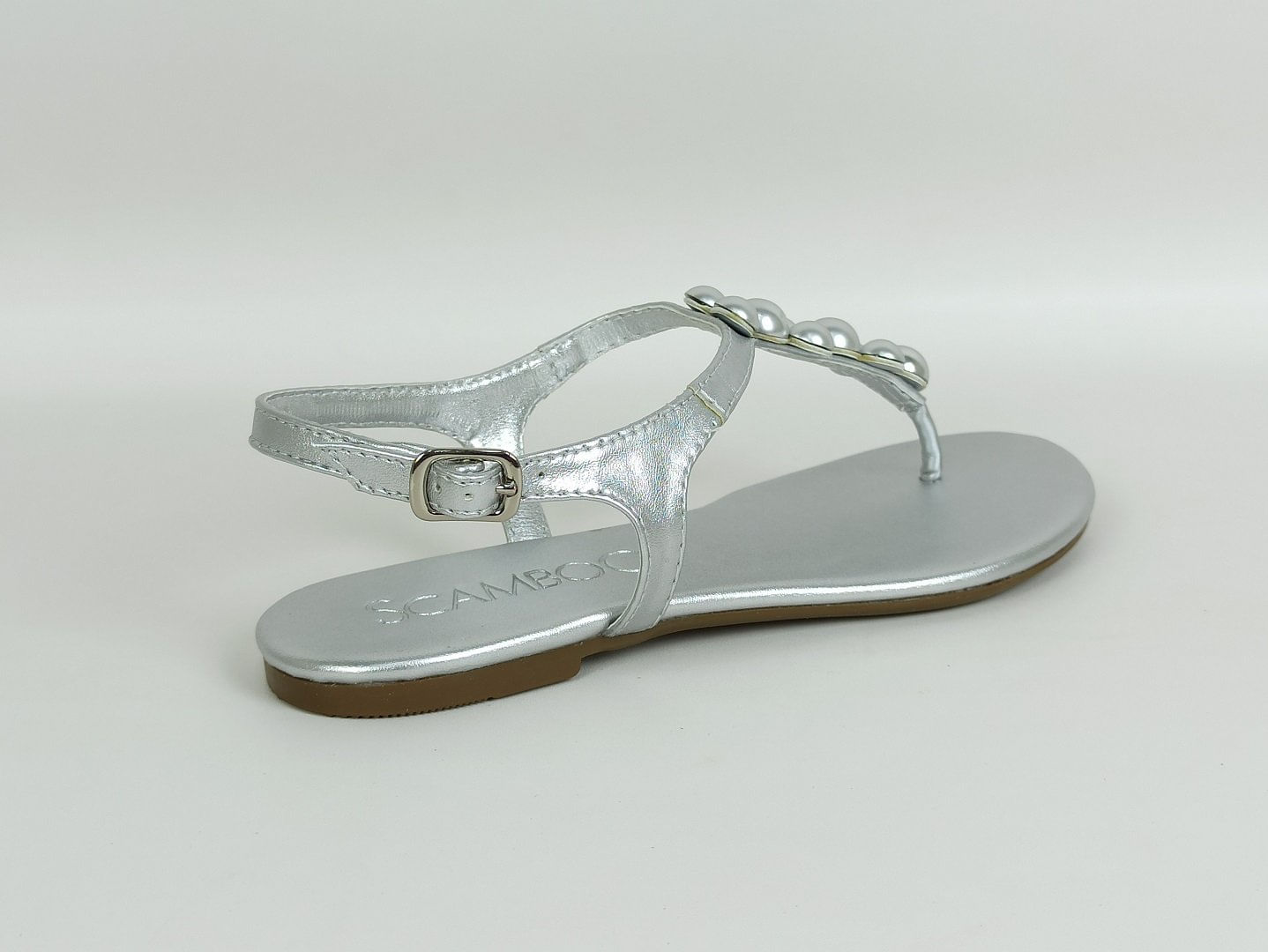 sandalia-rasteira-metalizada-bico-redondo-prata-30018308_4