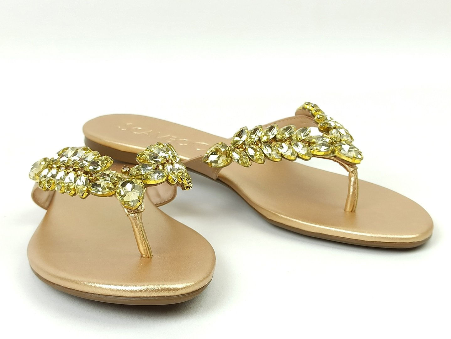 sandalia-rasteira-bico-redondo-dourada-30020205_4