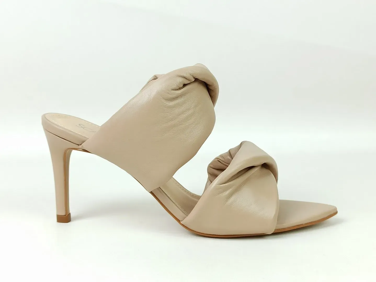 sandalia-couro-salto-medio-fino-bico-fino-bege-claro-47811471_1