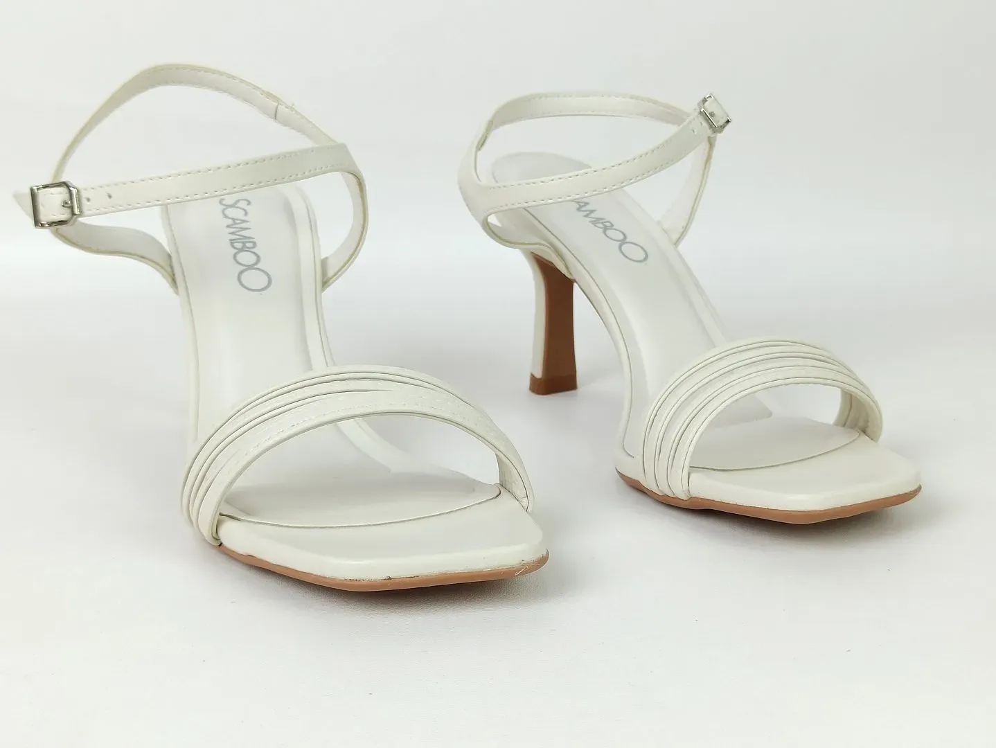 sandalia-salto-fino-bico-quadrado-532611582_4