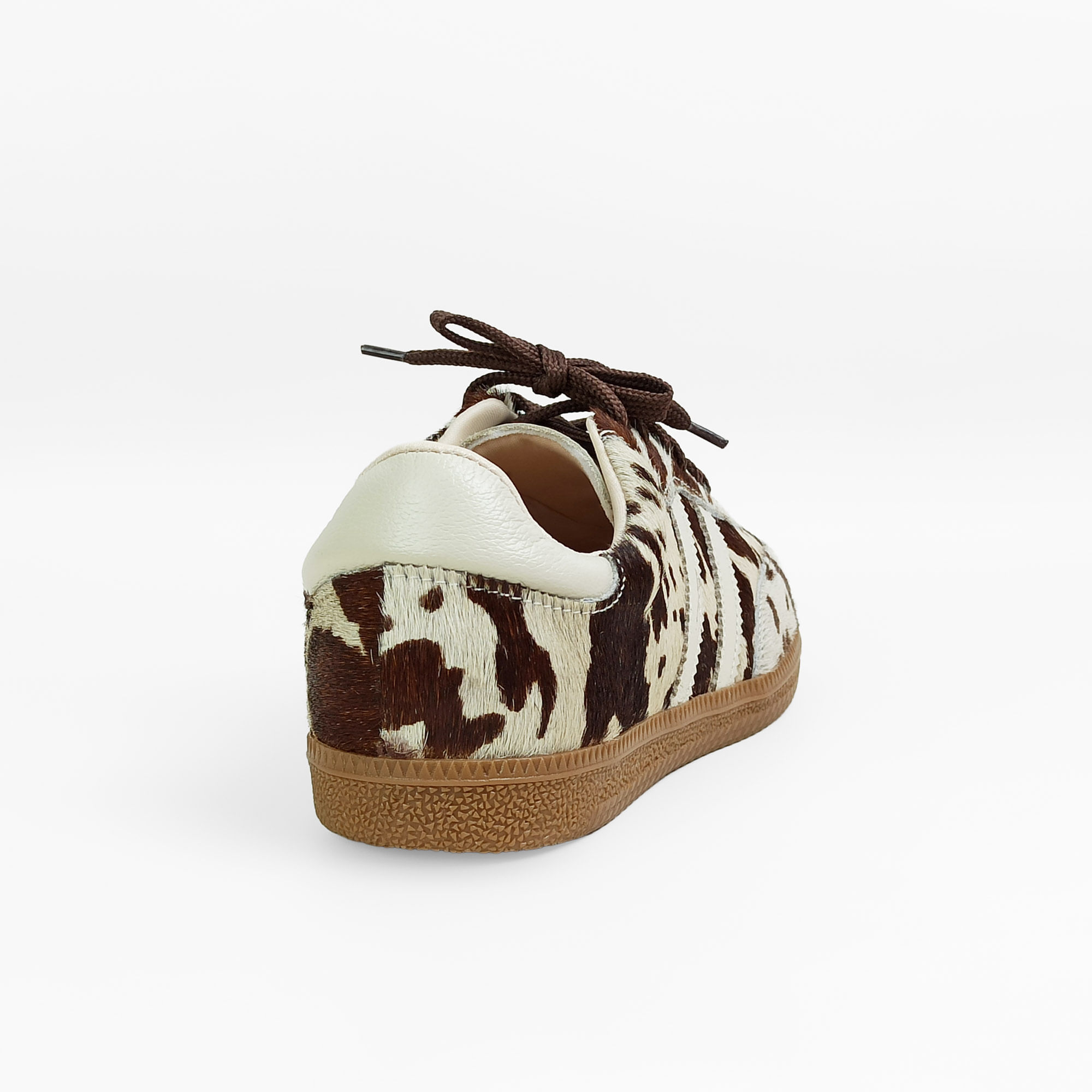tenis-couro-sola-baixa-estampa-de-vaca-marrom-1050011_4
