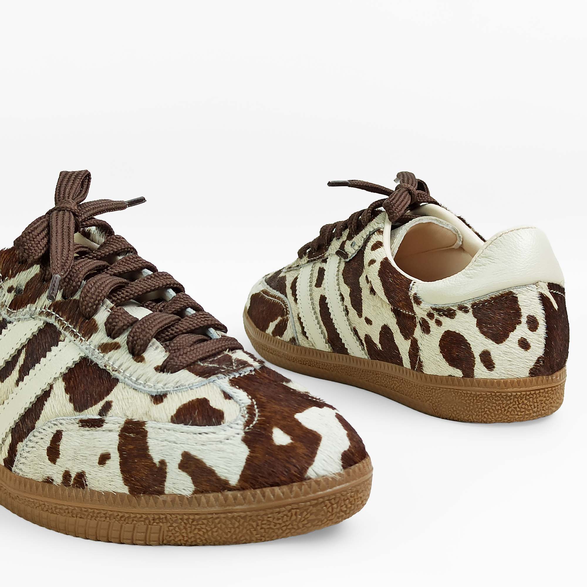 tenis-couro-sola-baixa-estampa-de-vaca-marrom-1050011_6