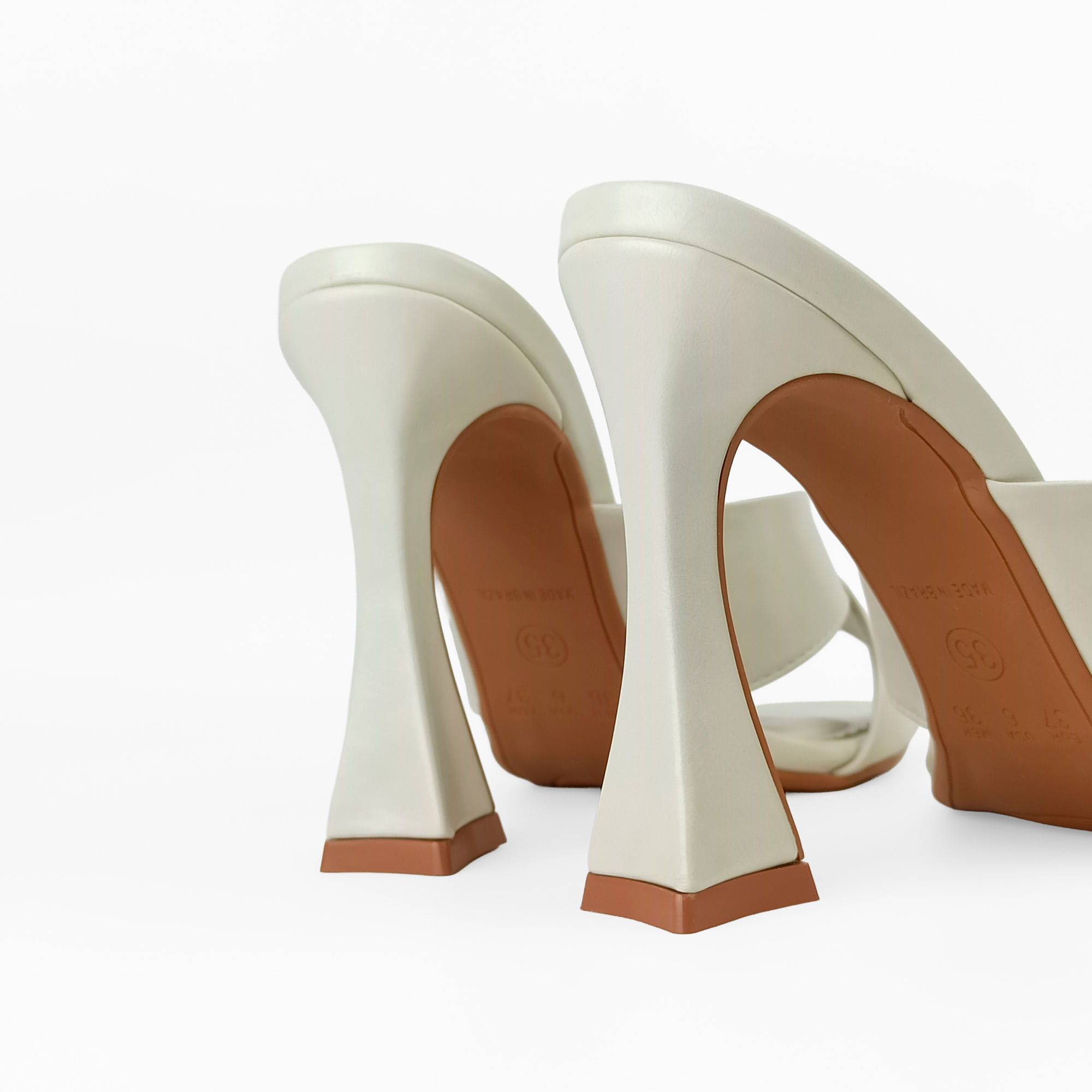 tamanco-salto-alto-fino-bico-quadrado-off-white-532312000_5