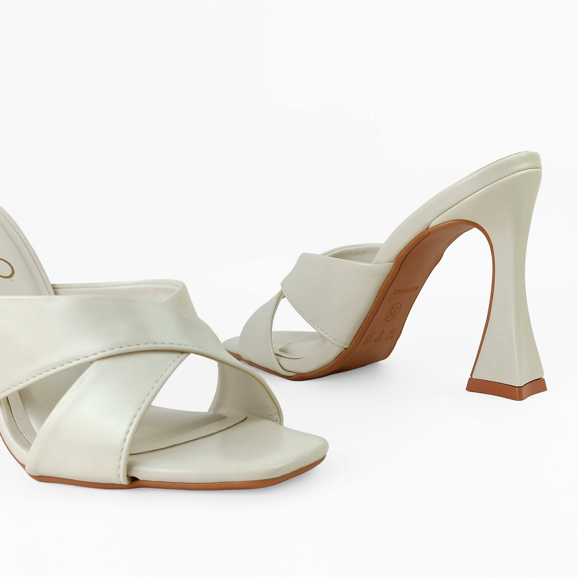 tamanco-salto-alto-fino-bico-quadrado-off-white-532312000_6