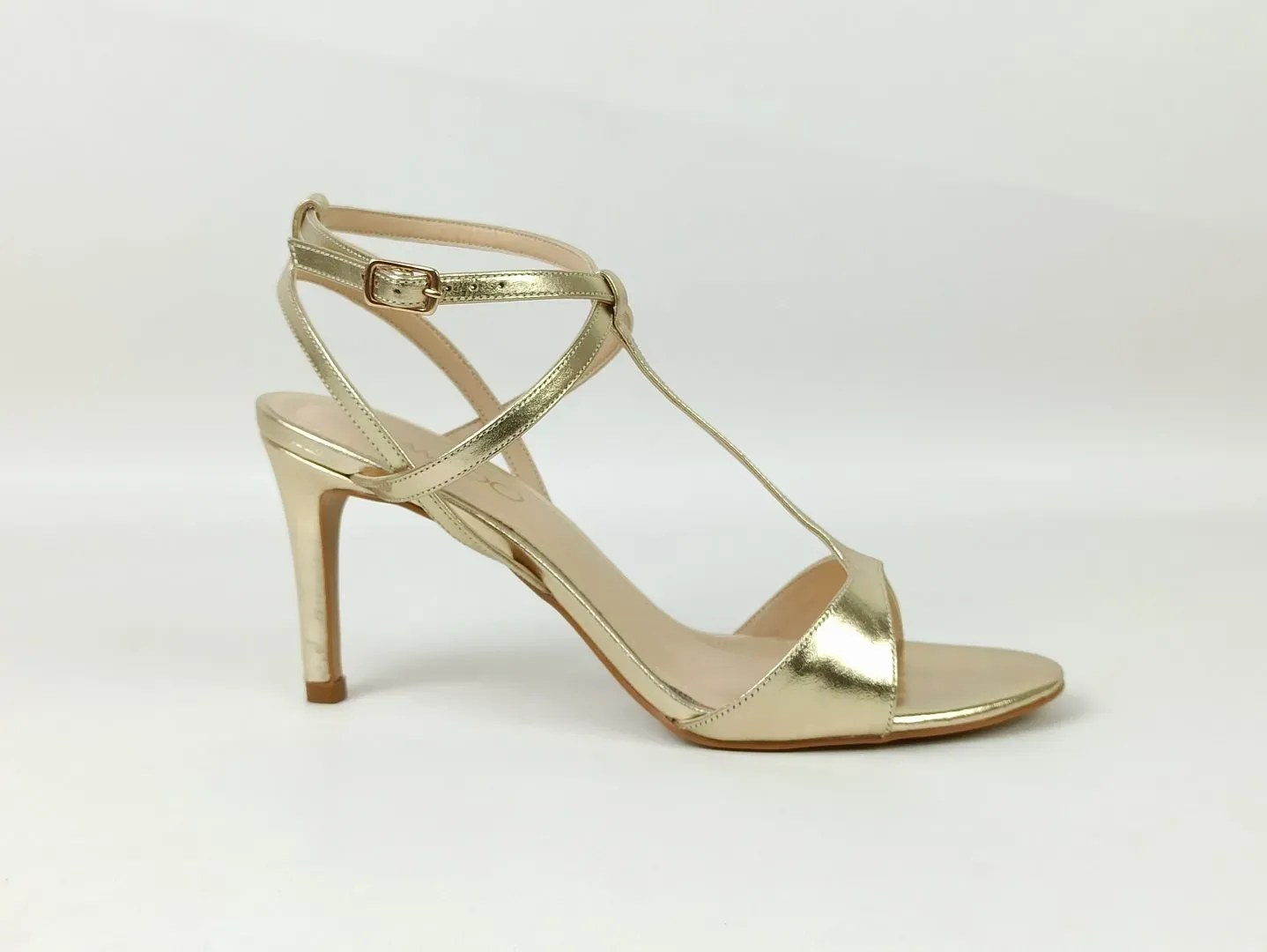 anna-vargas---44511483---metal-batido-ouro-light-44511483_1