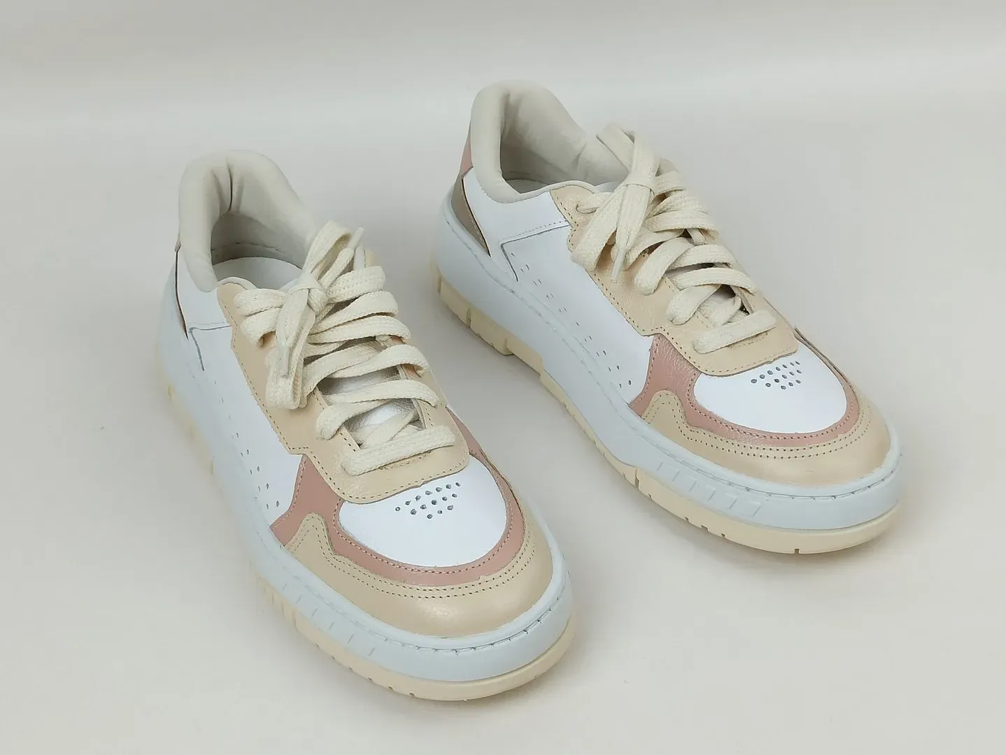 tenis-solado-emborrachado-bico-redondo-off-white-529211365_6