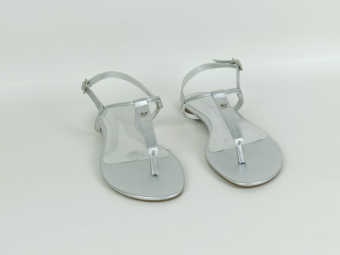 sandalia-rasteira-metalizada-bico-redondo-prata-18702488_3