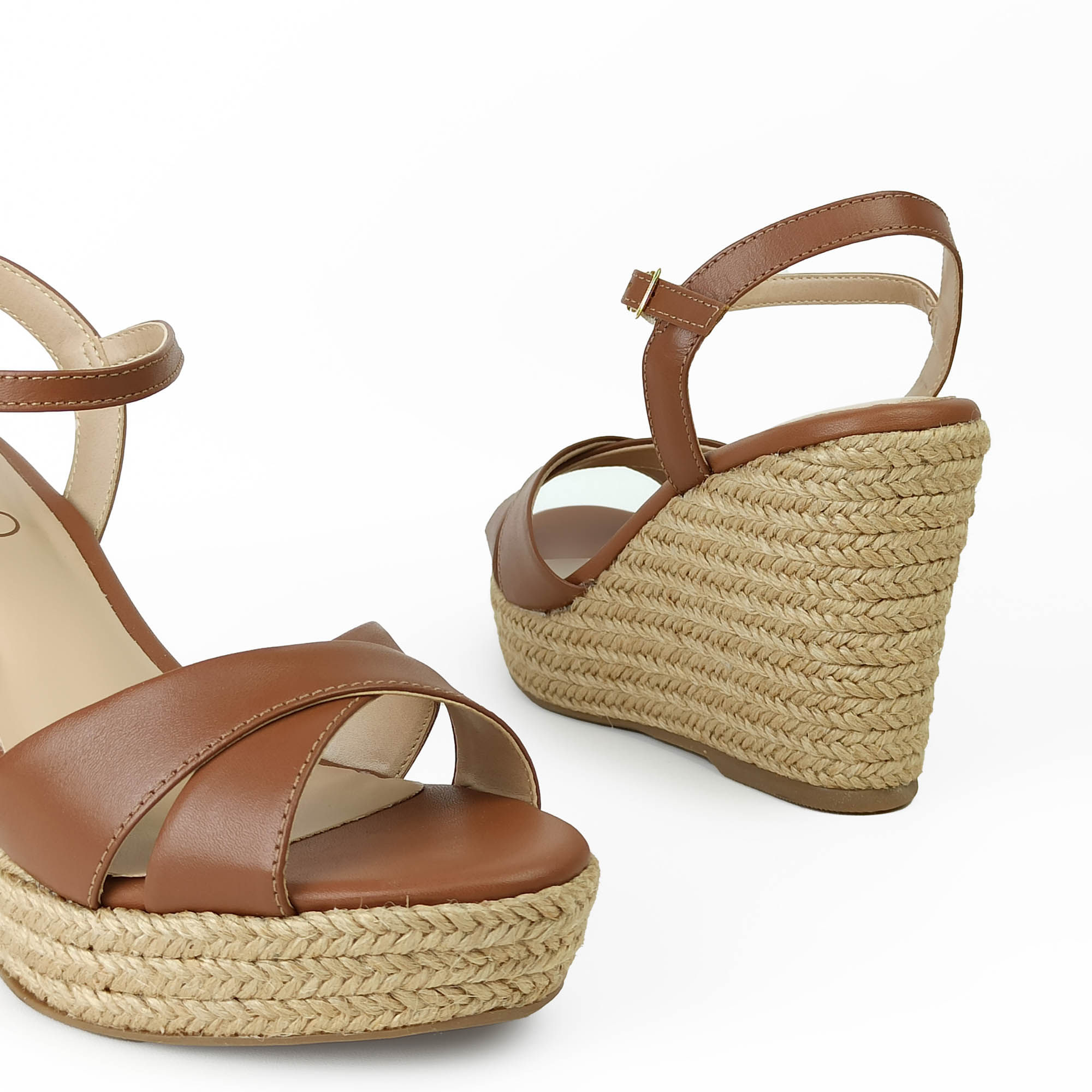 anabela-couro-salto-alto-plataforma-caramelo-464aa5143_5