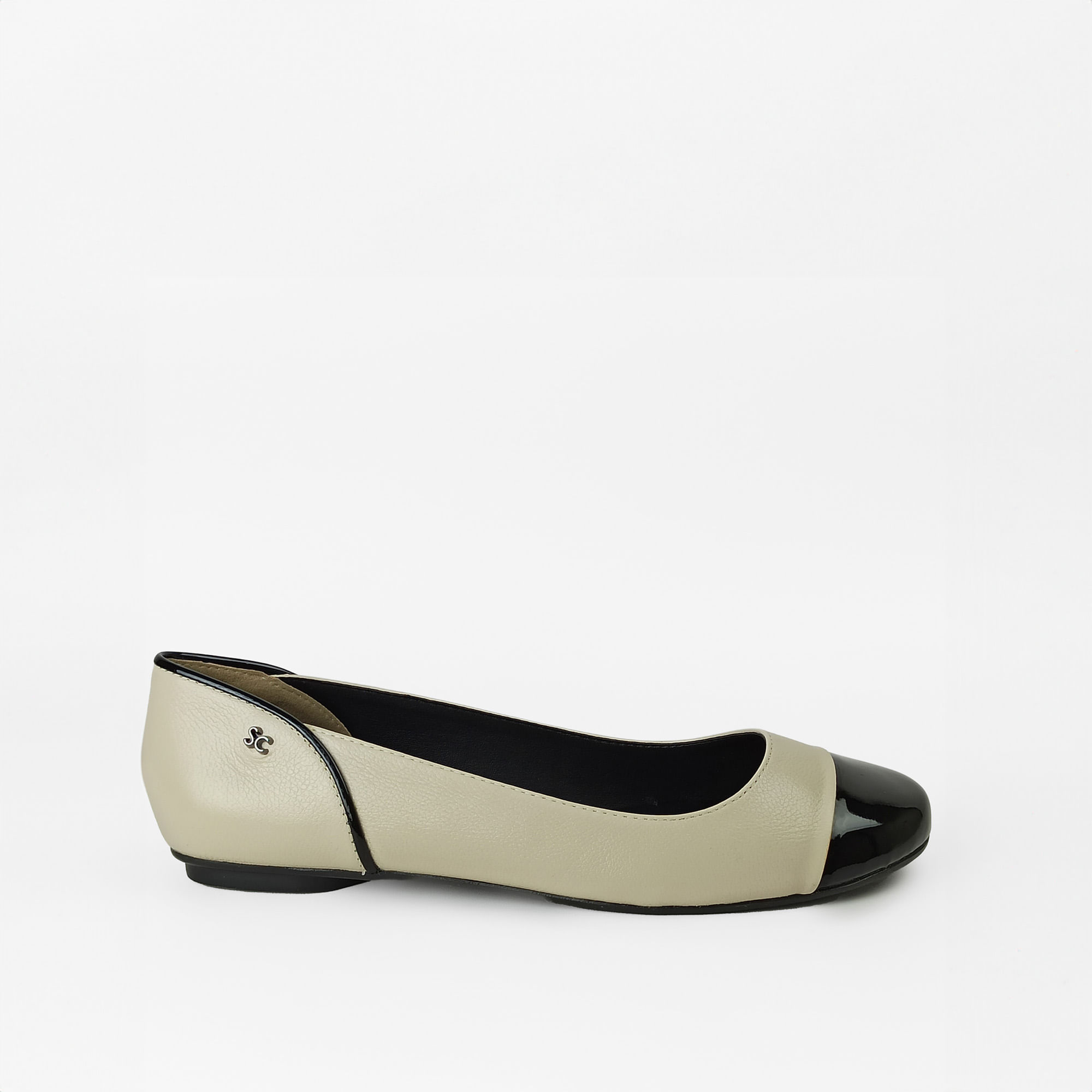 sapatilha-couro-verniz-preto-e-branco-bico-redondo-15604101_1