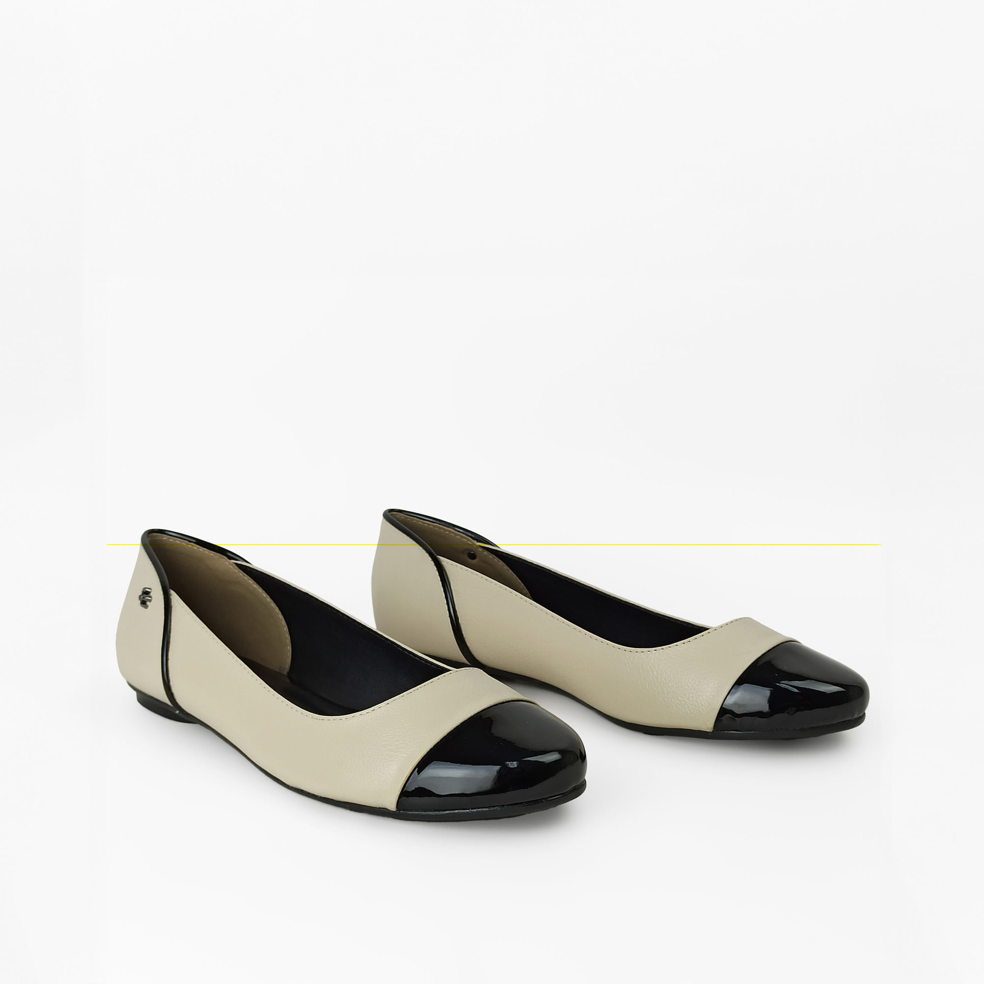 sapatilha-couro-verniz-preto-e-branco-bico-redondo-15604101_6