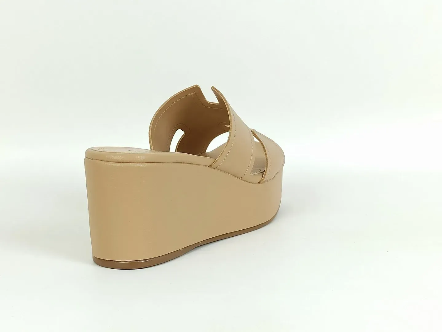 tamanco-couro-salto-alto-plataforma-bico-amendoado-areia-14057375_4