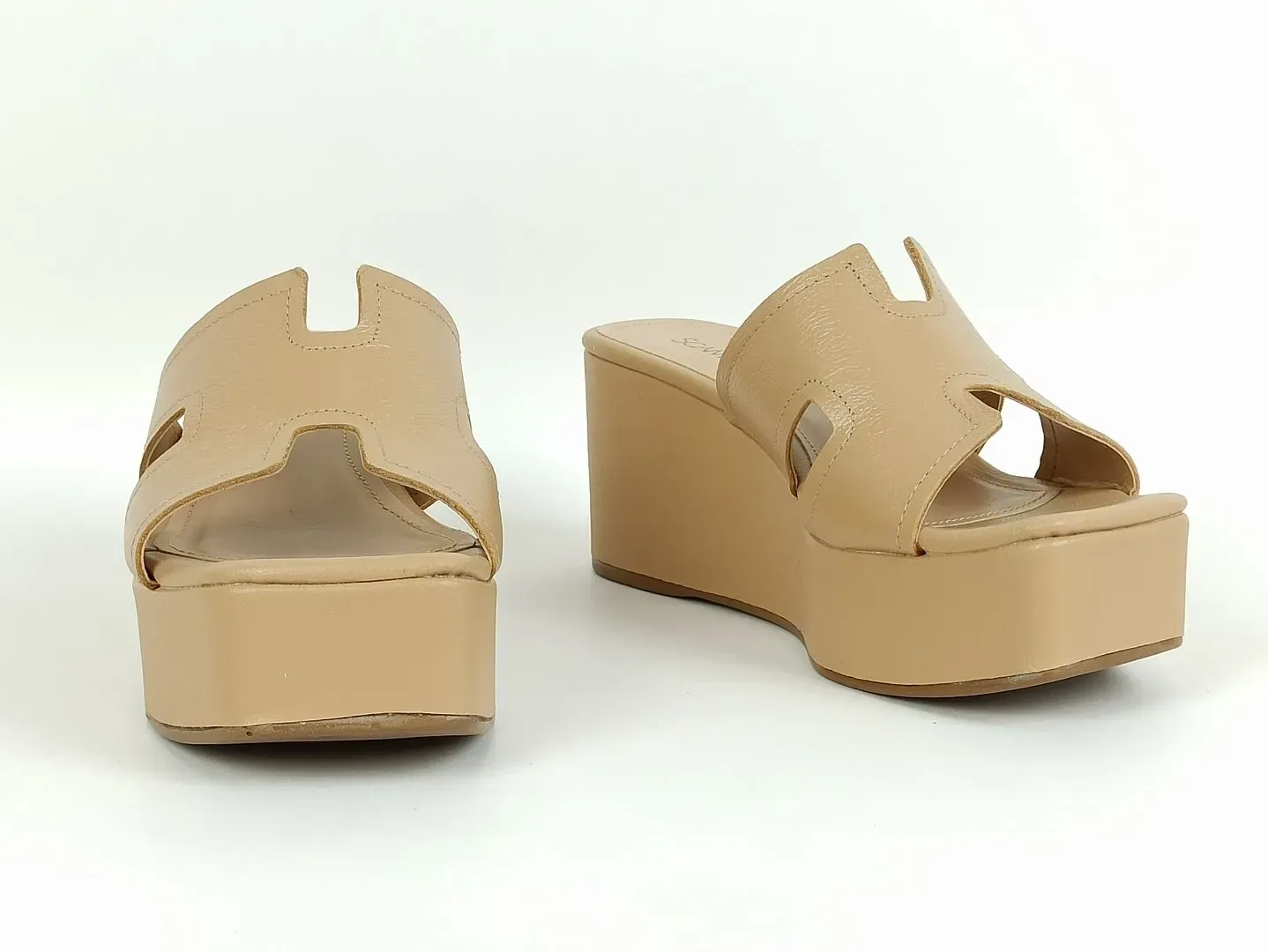 tamanco-couro-salto-alto-plataforma-bico-amendoado-areia-14057375_5