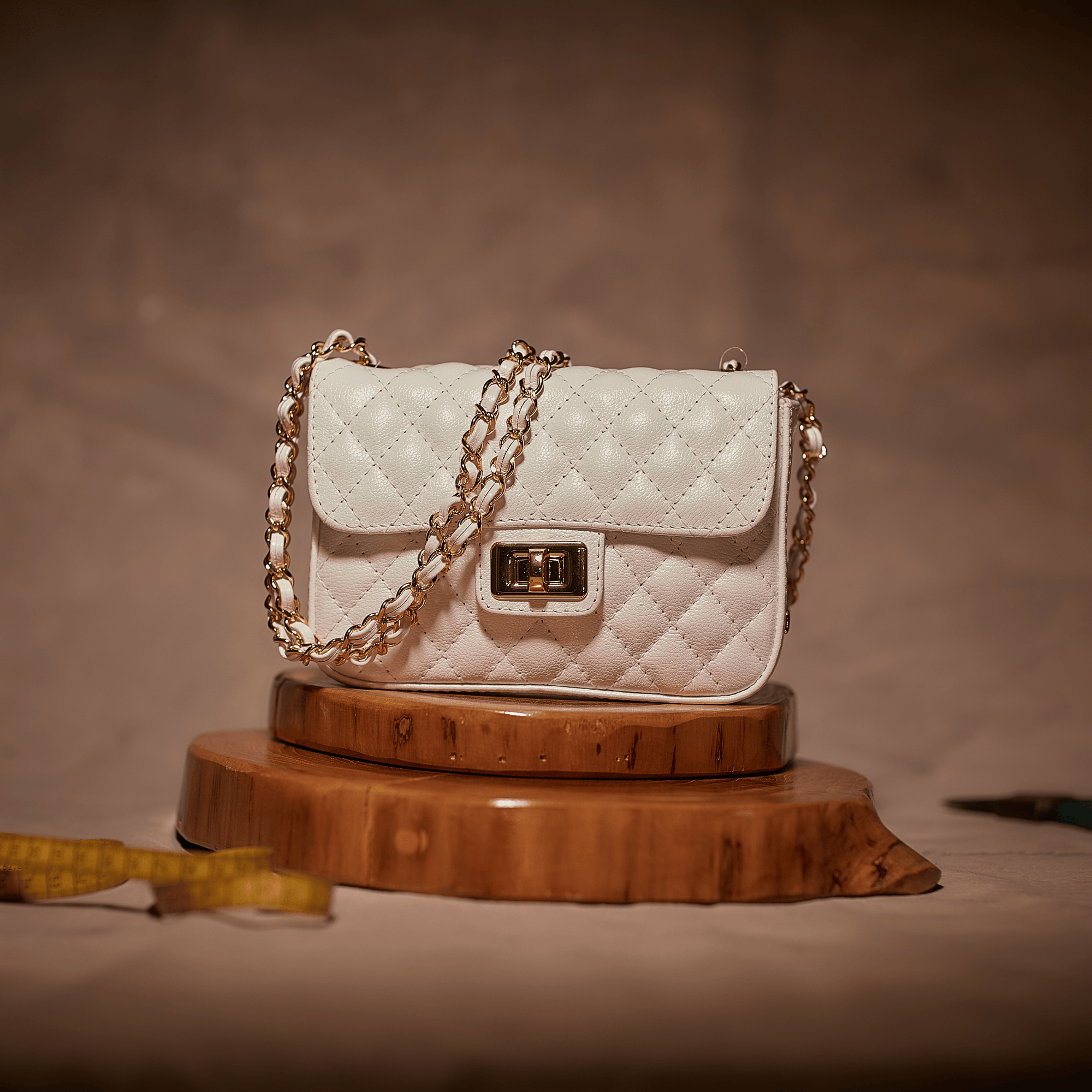 bolsa-mini-couro-branca-b149111_10