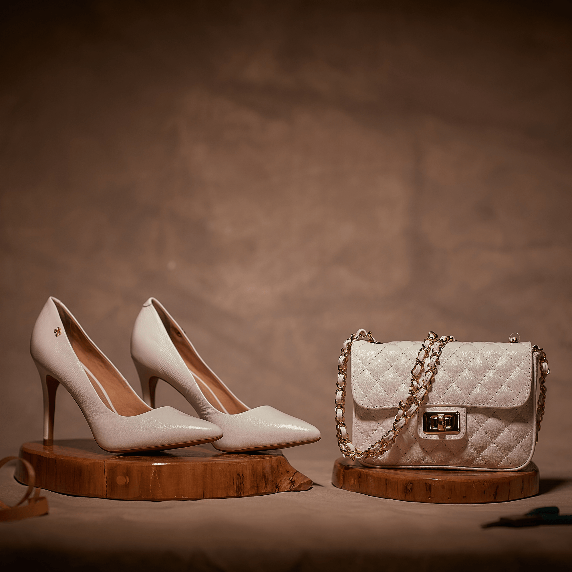 bolsa-mini-couro-branca-b149111_11