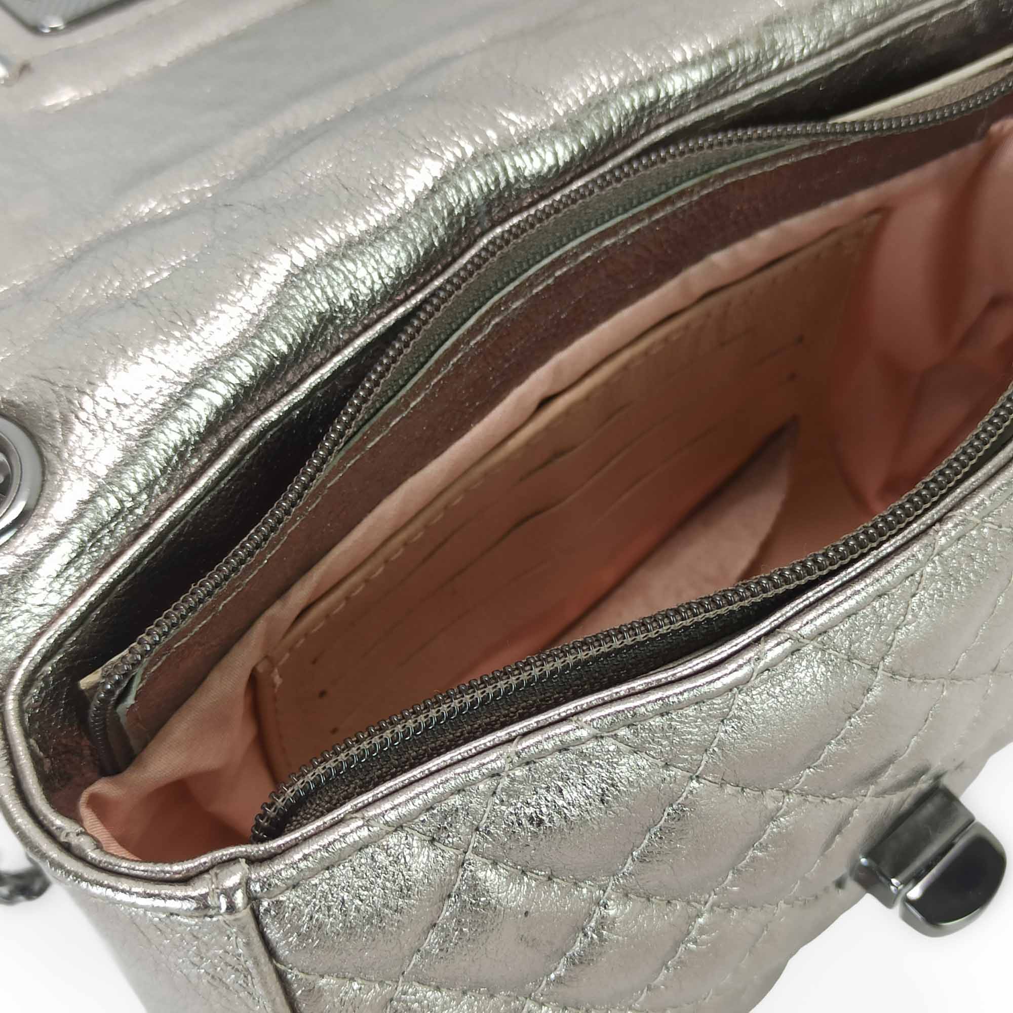 bolsa-mini-couro-prata--b149132_5