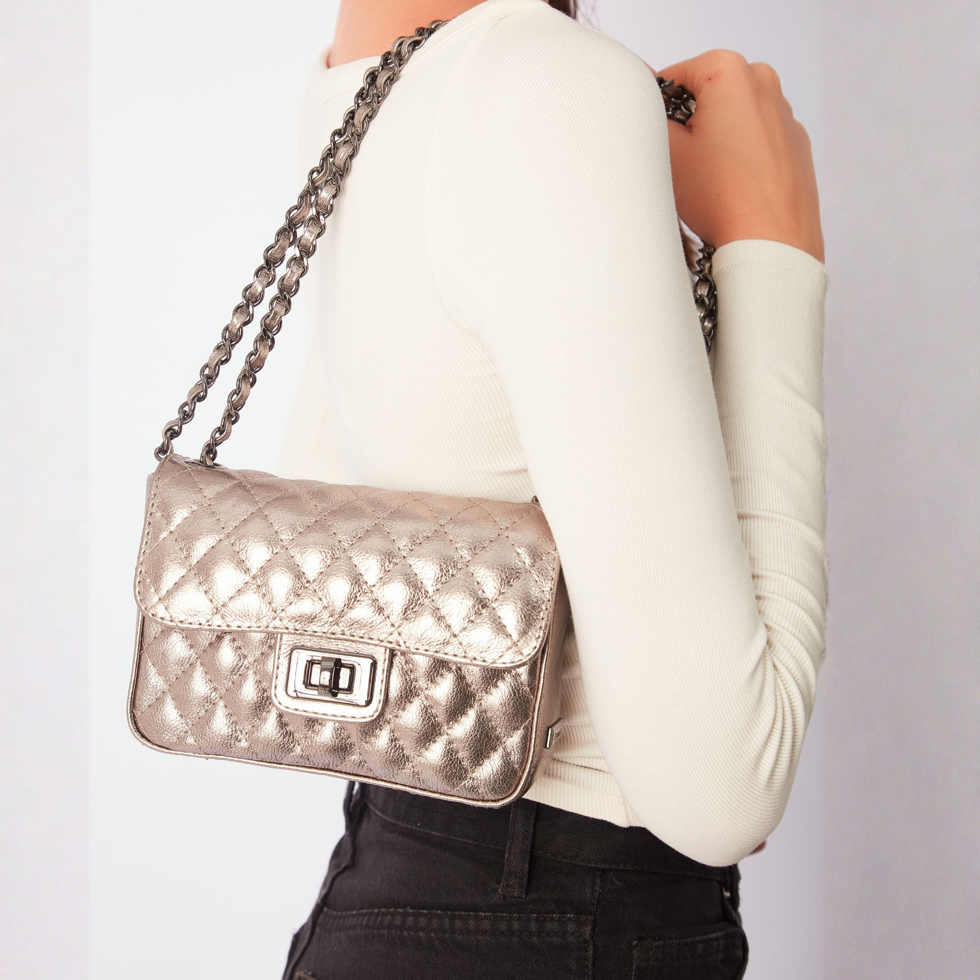 bolsa-mini-couro-prata--b149132_7