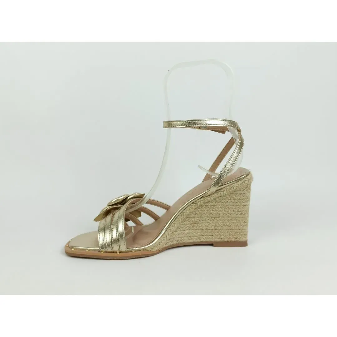 sandalia-anabela-couro-salto-alto-bico-quadrado-dourada-1600005_5