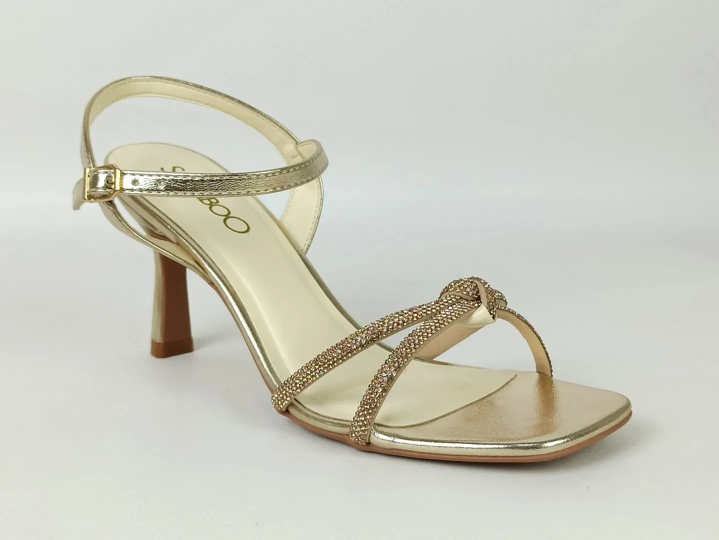 sandalia-metalizada-salto-baixo-fino-bico-quadrado-dourada-529911578_2