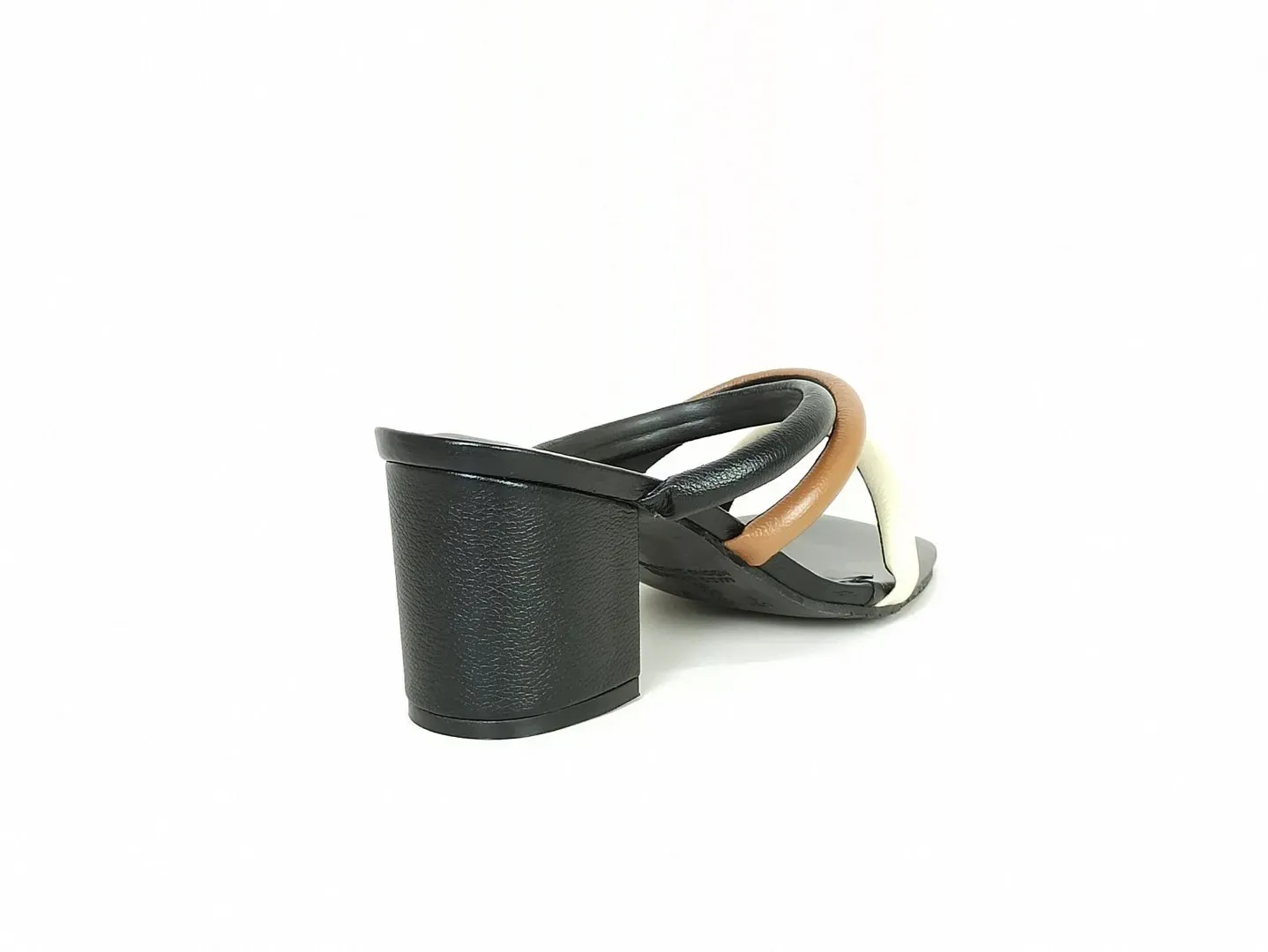 tamanco-couro-salto-baixo-bloco-bico-quadrado-gelo-55002803_4