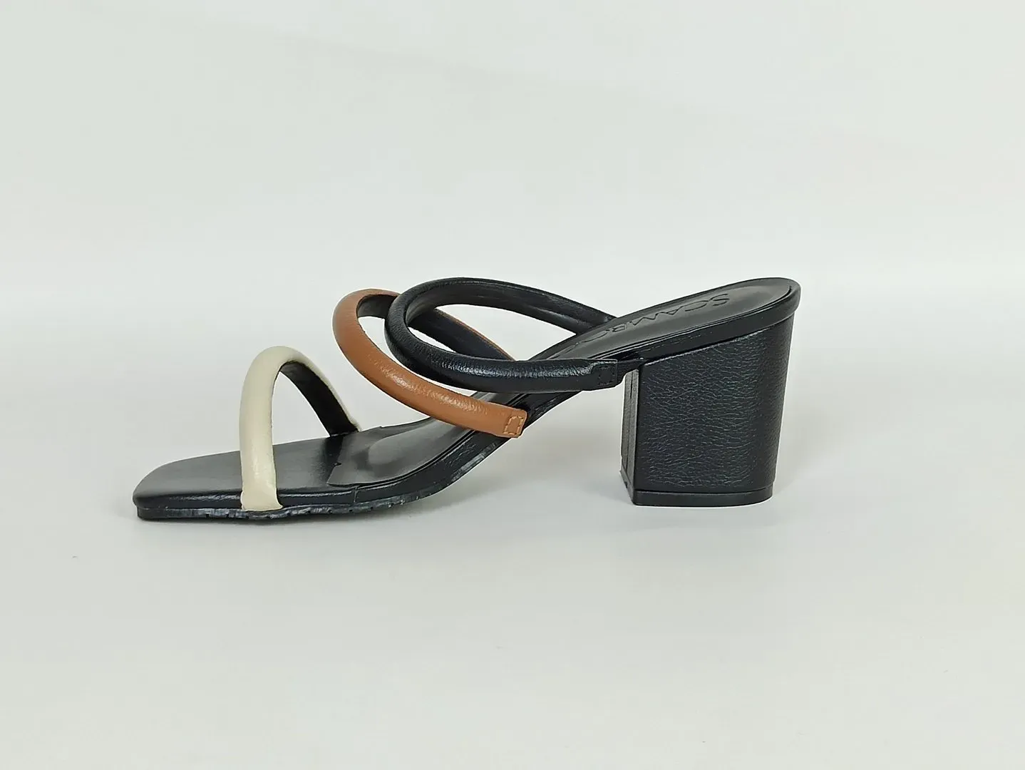 tamanco-couro-salto-baixo-bloco-bico-quadrado-gelo-55002803_5