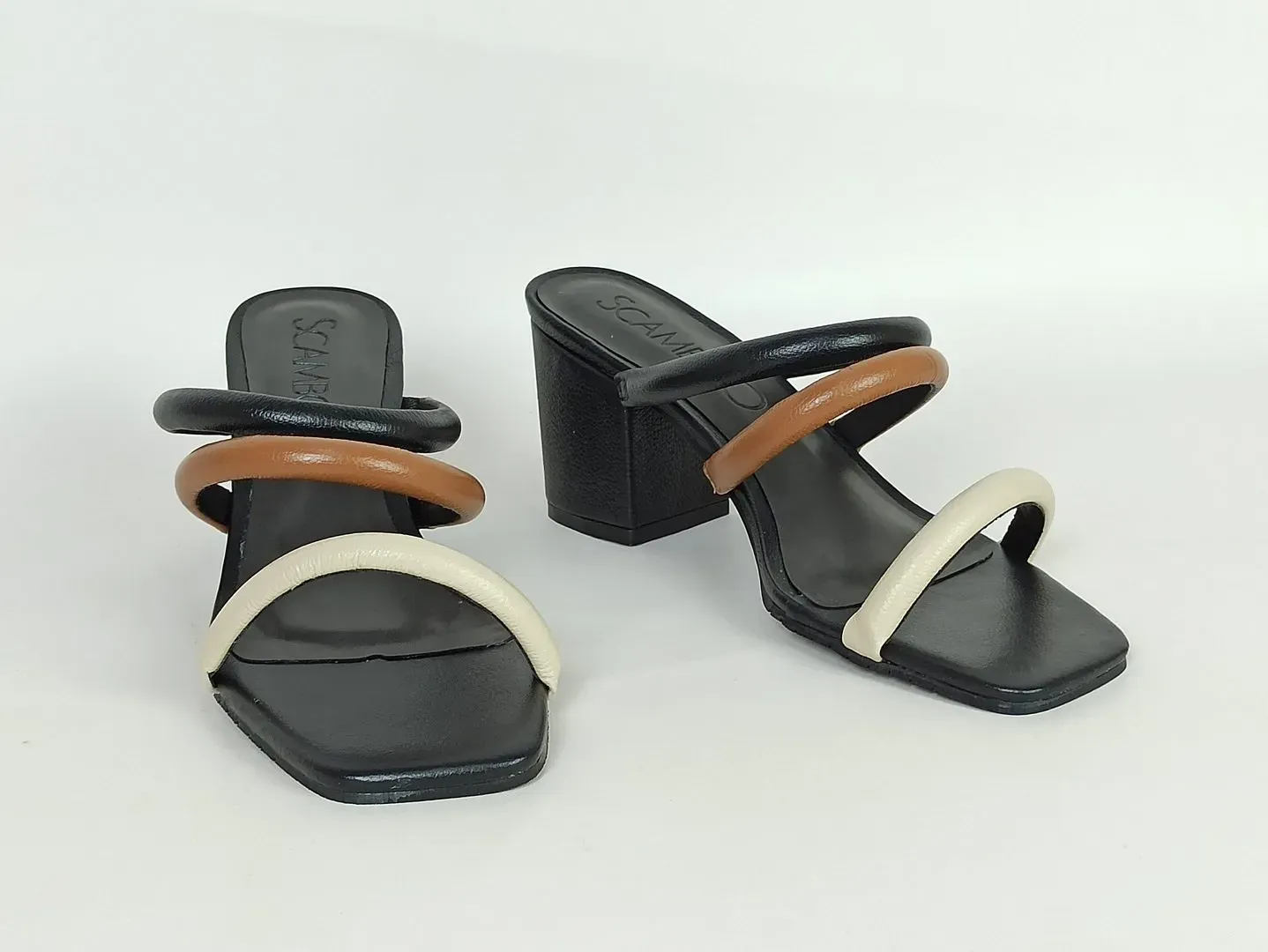 tamanco-couro-salto-baixo-bloco-bico-quadrado-gelo-55002803_6