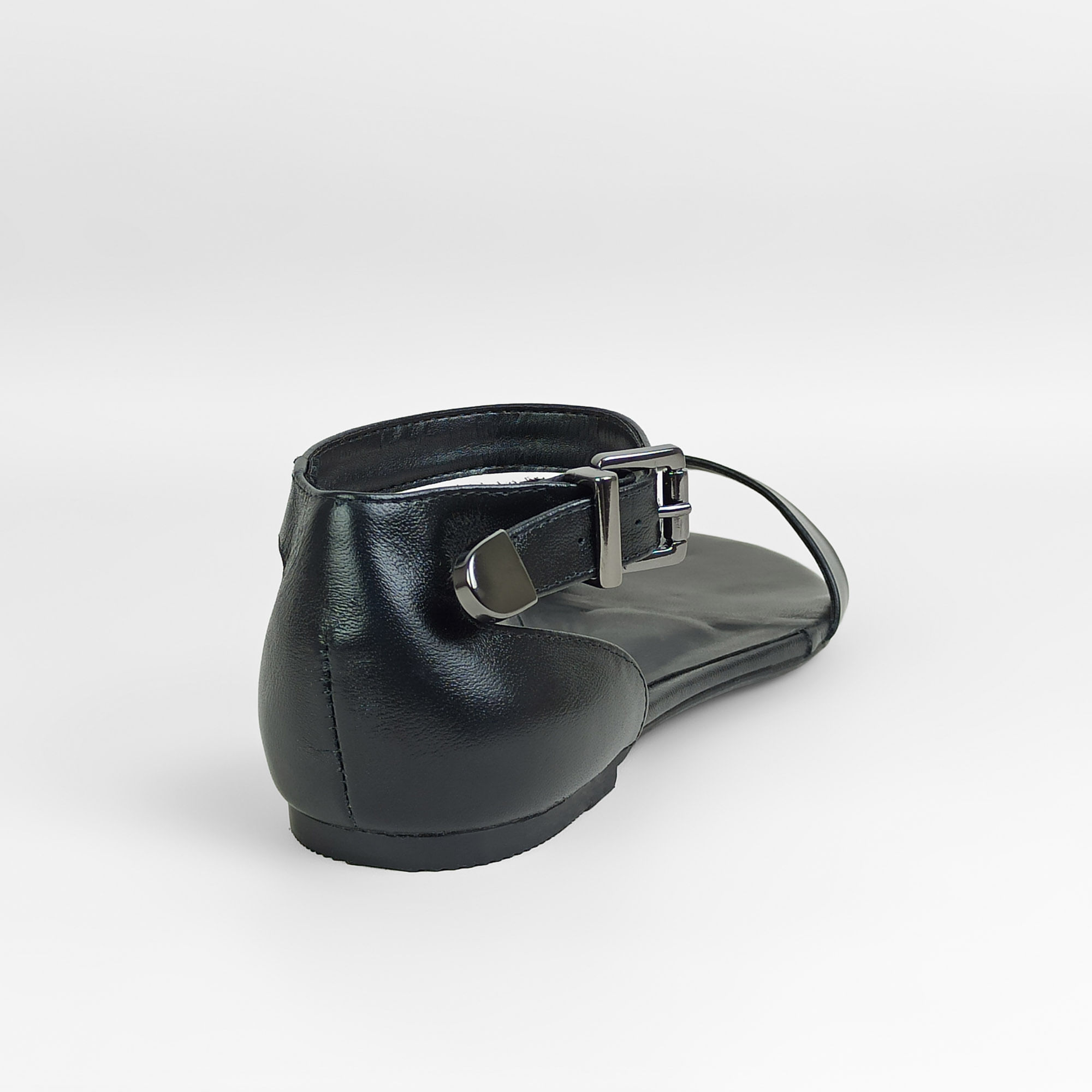 sandalia-rasteira-couro-bico-redondo-preta-8733604_3