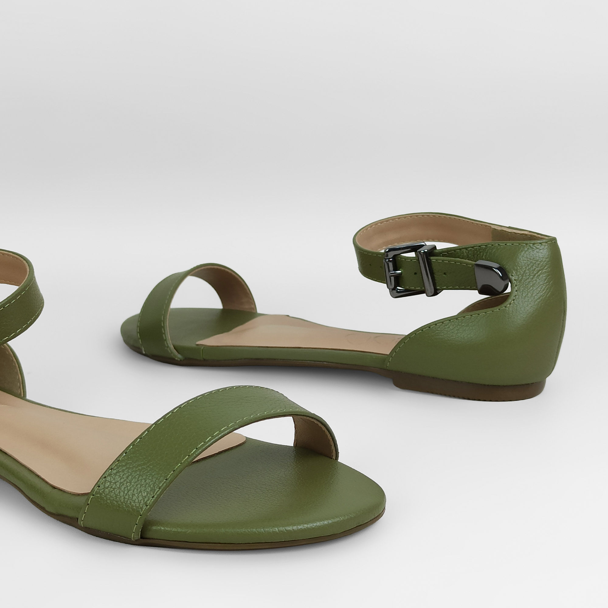 sandalia-rasteira-couro-bico-redondo-verde-8733603_5