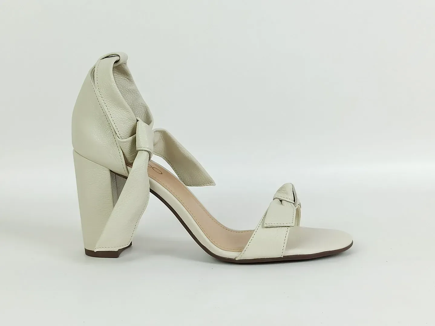 solis---12197550---fly-off-white-12197550_2