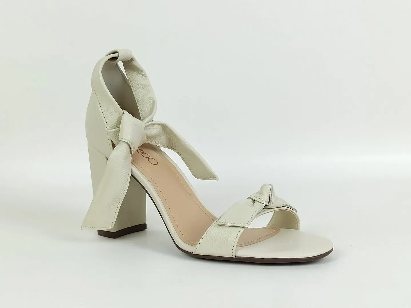 solis---12197550---fly-off-white-12197550_3