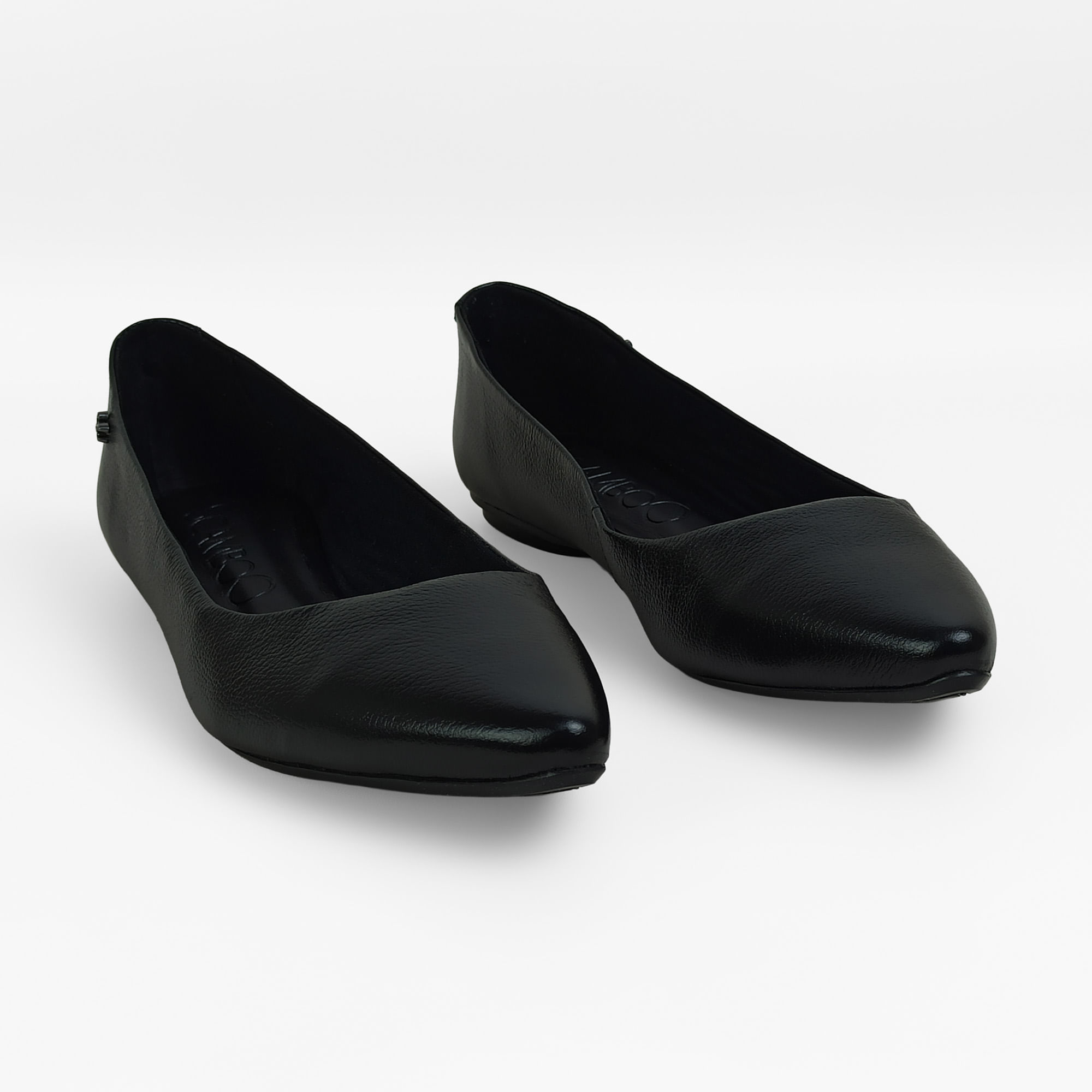 sapatilha-couro-bico-fino-preta-17604376_3