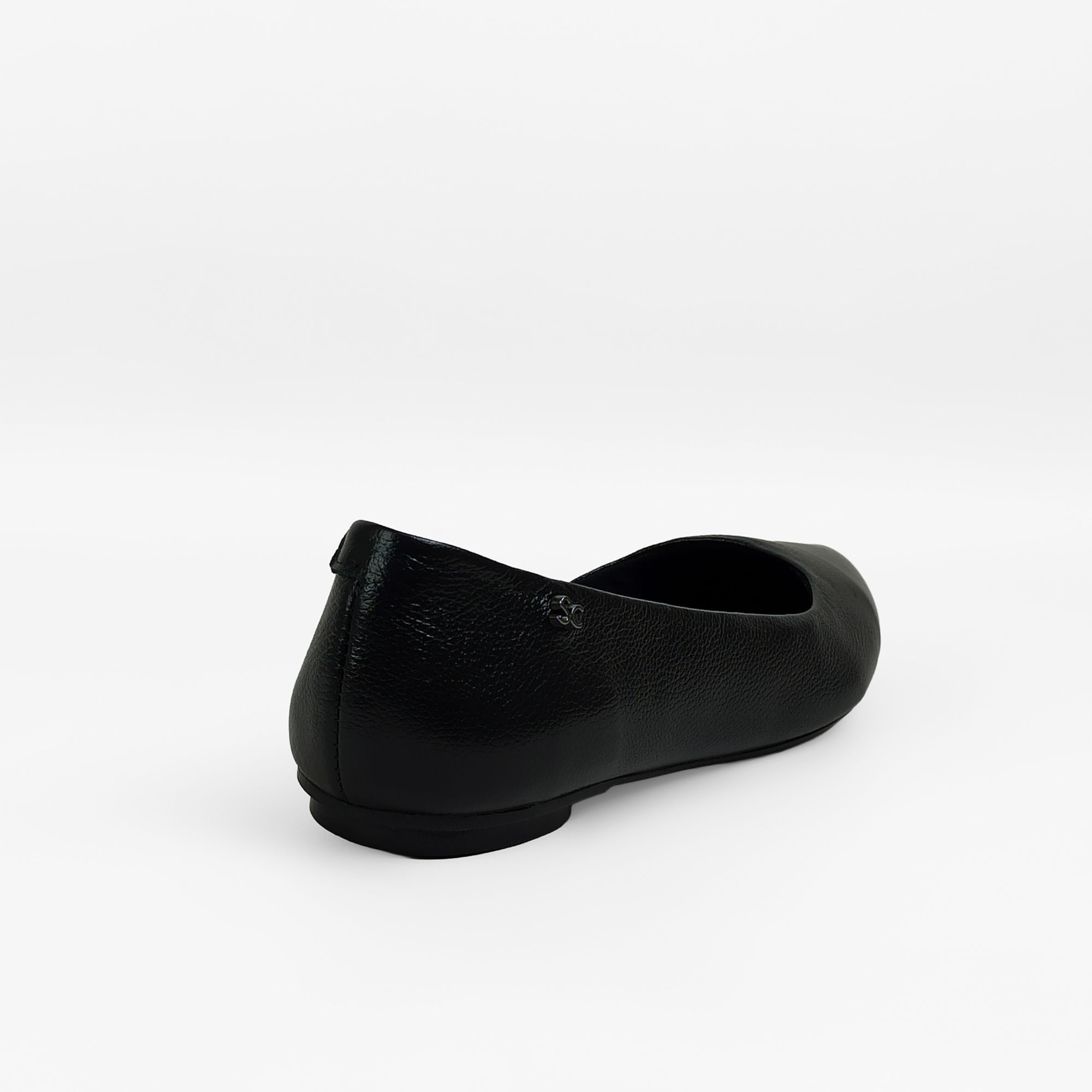 sapatilha-couro-bico-fino-preta-17604376_4