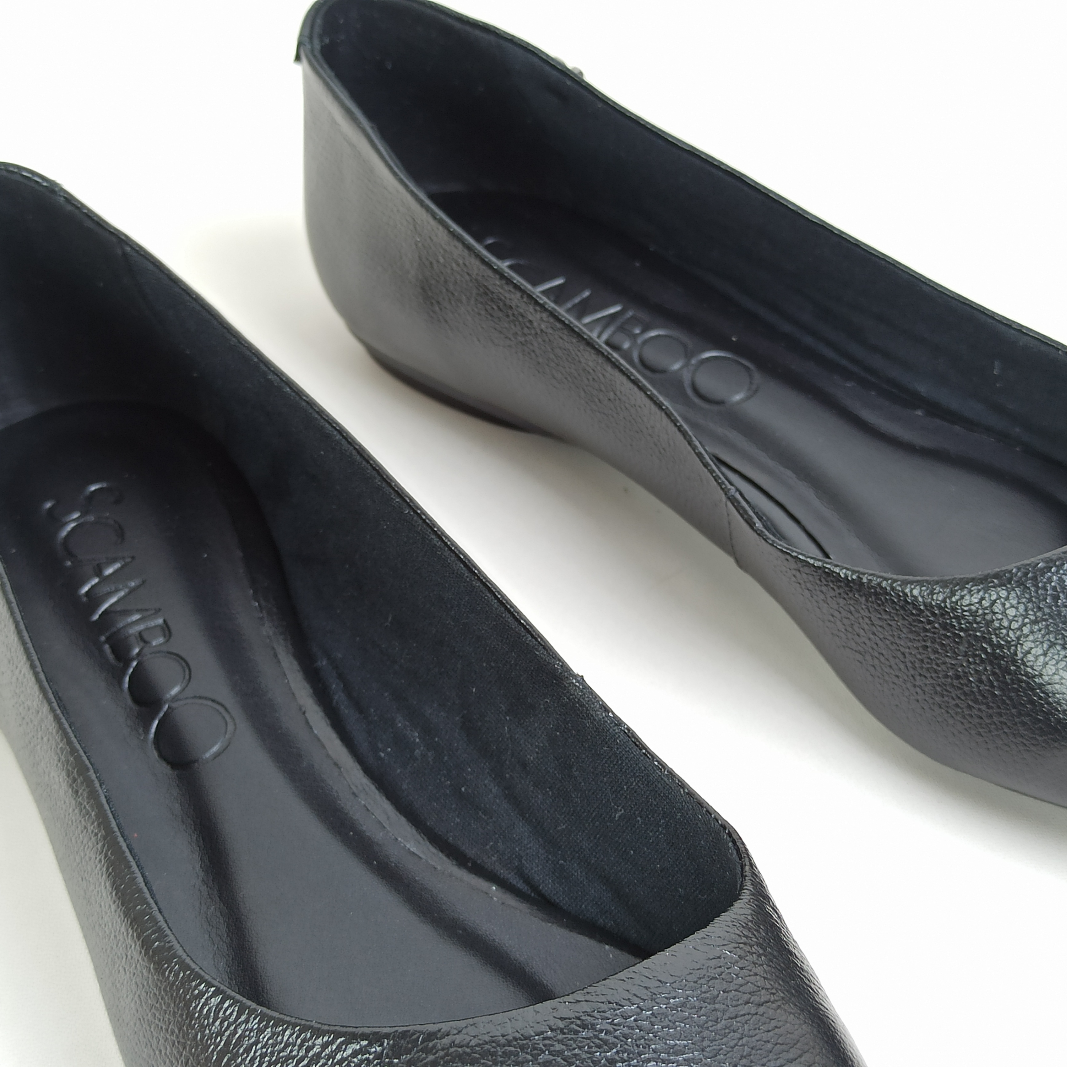 sapatilha-couro-bico-fino-preta-17604376_6