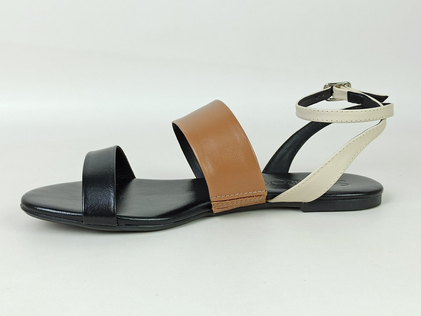 sandalia-rasteira-couro-preta-30020001_4