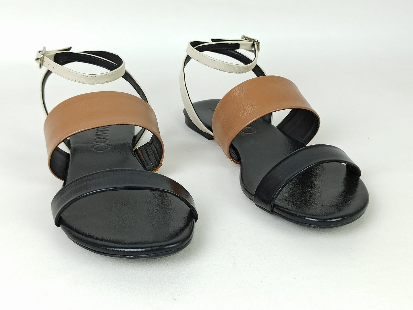 sandalia-rasteira-couro-preta-30020001_5