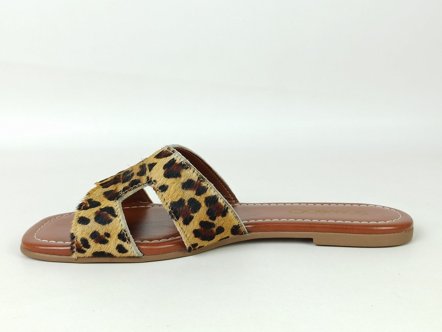 sandalia-rasteira-bico-quadrado-onca-530111711_4