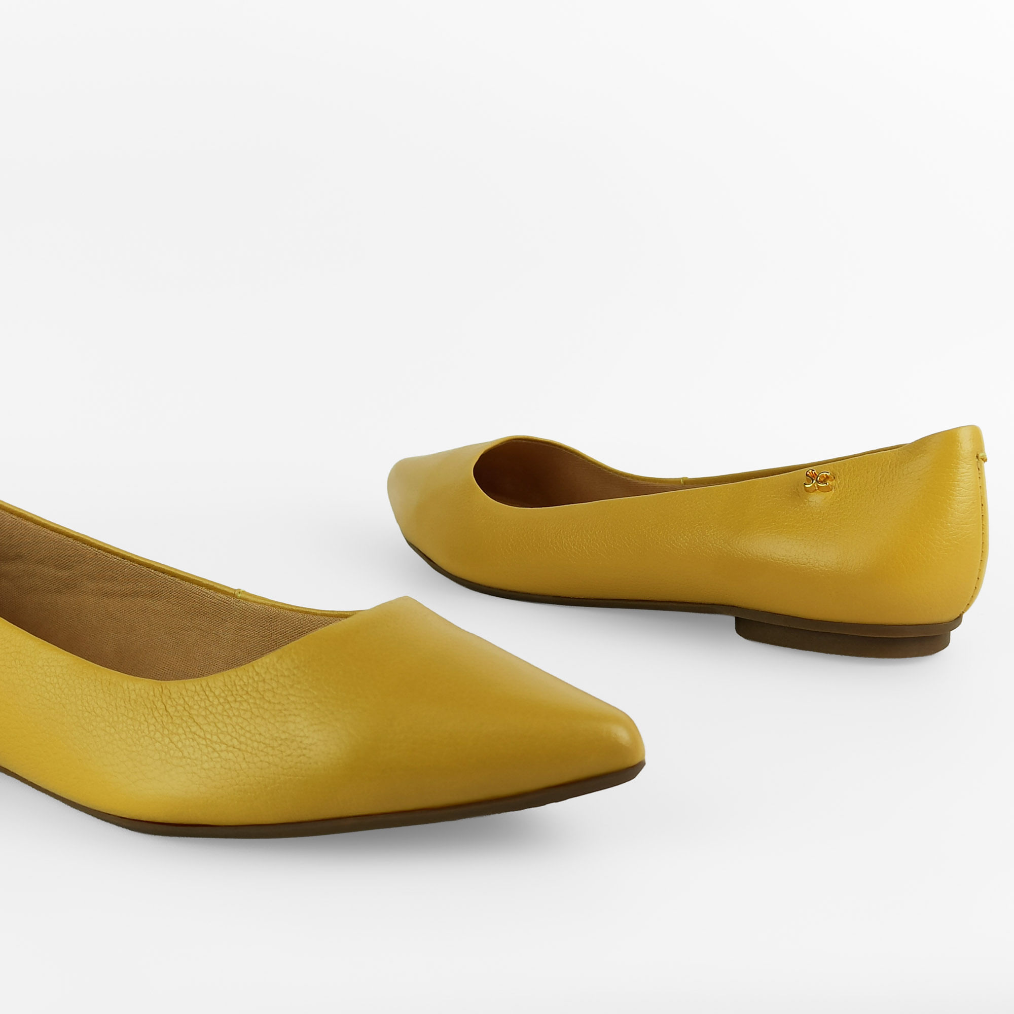sapatilha-couro-bico-fino-amarelo-mostarda-17604386_5