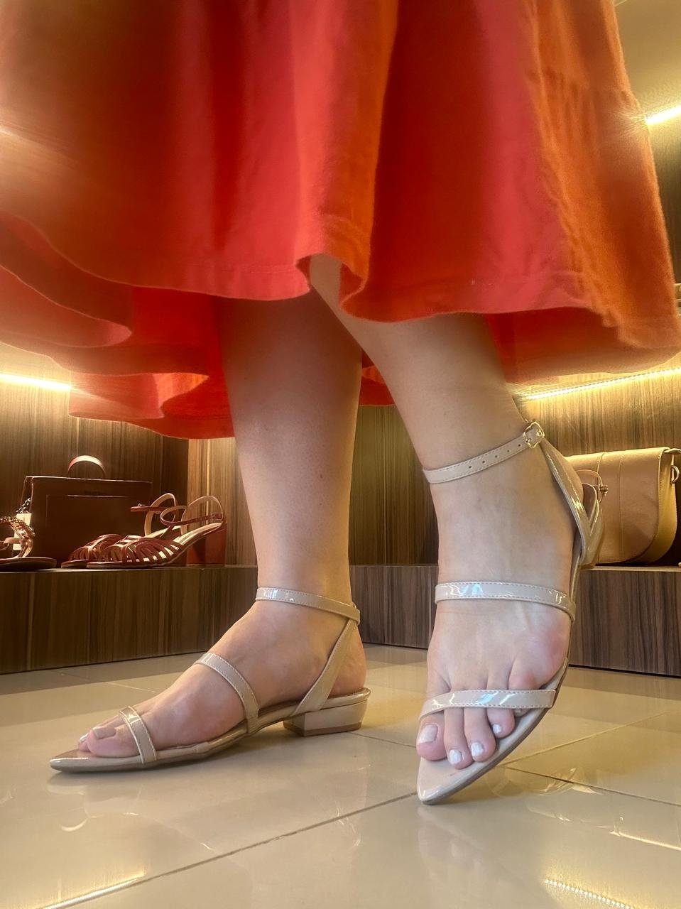 sandalia-rasteira-salto-baixo-bloco-folha-nude-1300102_5