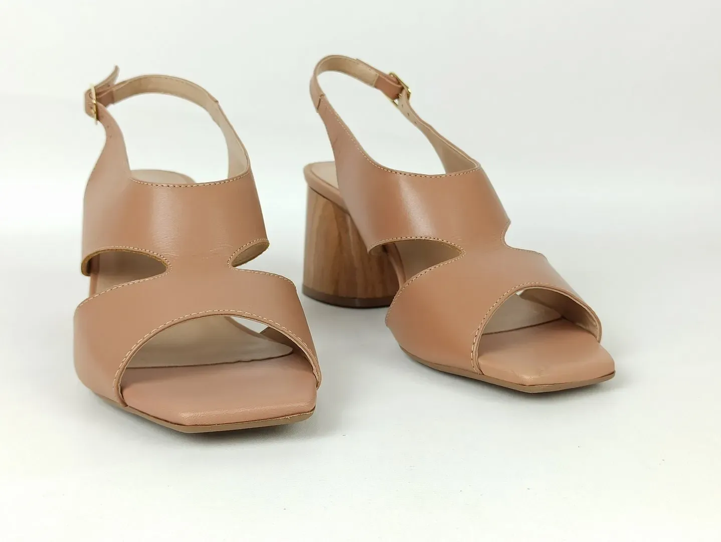 sandalia-couro-salto-medio-bloco-bico-quadrado-nude-378aa5018_6