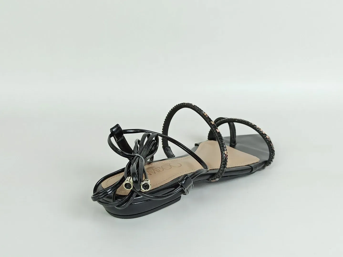 sandalia-salto-baixo-bico-fino-preta-1300104_4